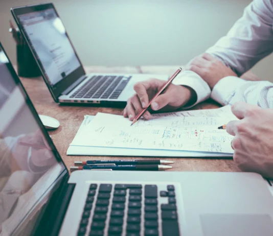 Czy konsolidacja zobowiązań może pomóc wyjść z kłopotów finansowych? Mężczyzna wylicza jak skonsolidować zobowiązania finansowe